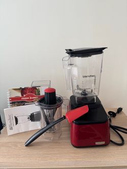 Blendtec mixer with extra twister jar