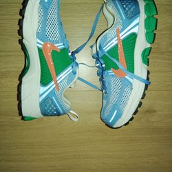 Nike Vomero Youth Size 6 