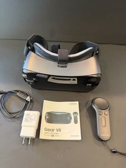 The Samsung Gear VR with Controller powered by Oculus - New