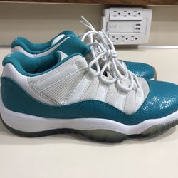 Jordan 11 Retro Low in Aqua Safari (GS) Size: 6Y $150