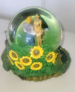 Disney Pocahontas Snowglobe