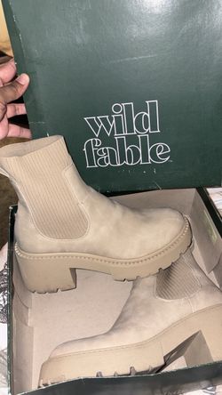 Women’s size 8 1/2 Tan winter boots