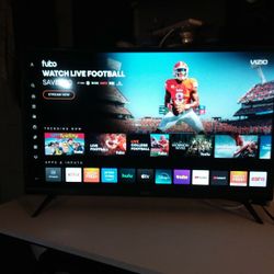 VIZIO SmartCast 32 Inch Class D Series Model: D32H-G9 With  Remote control 