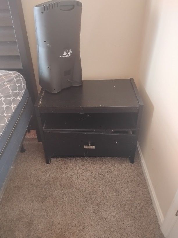 Bed Side Table And Bed