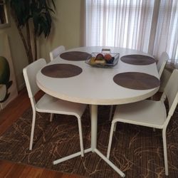 White Dinning Set