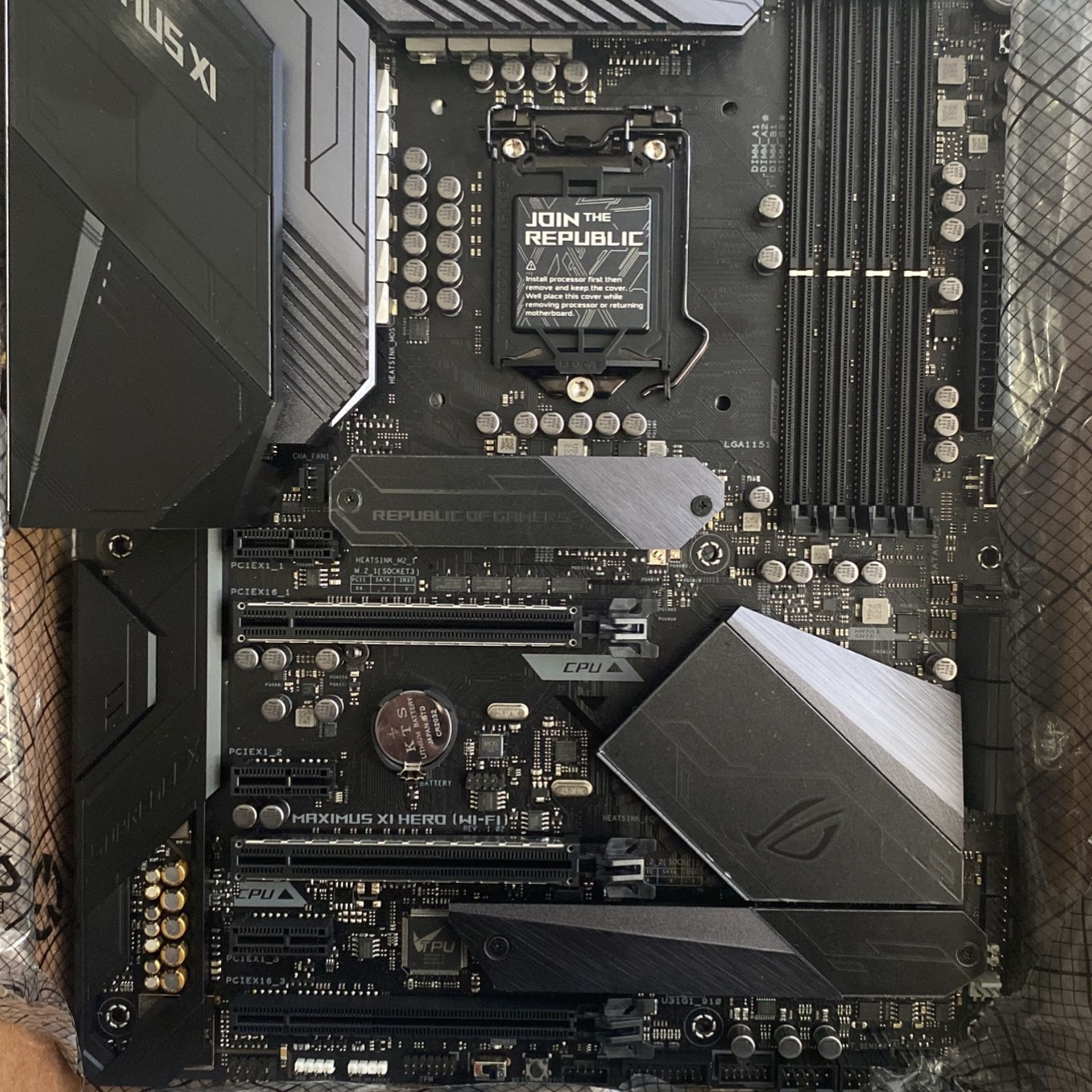 ASUS ROG MAXIMUS XI HERO (WiFi) Z390 GAMING MOTHER BOARD LGA1151