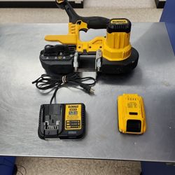DEWALT BAND SAW DCS371B