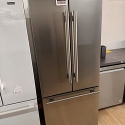 New Forno 31 Inch 17.5 cu ft French Door Refrigerator with Ice Maker in Stainless Steel