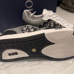 DESIGNER SHOES (READ THE DESCRIPTION 