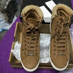 Rare Gently Used UGG Boot/Shoe 