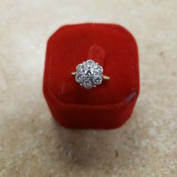 14k White Gold Ladies 7 Diamond Flower Ring