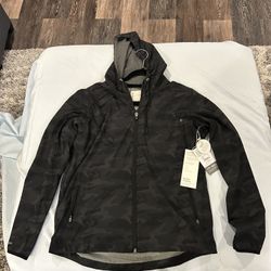 Vuori NWT women’s outdoor trainer shell hoodie black camo