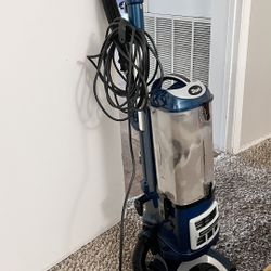 Shark Vacuum Cleaner. Excellent Condition