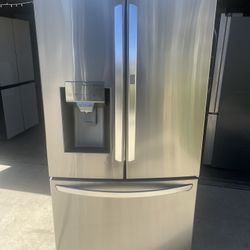 Like New LG Refrigerator 