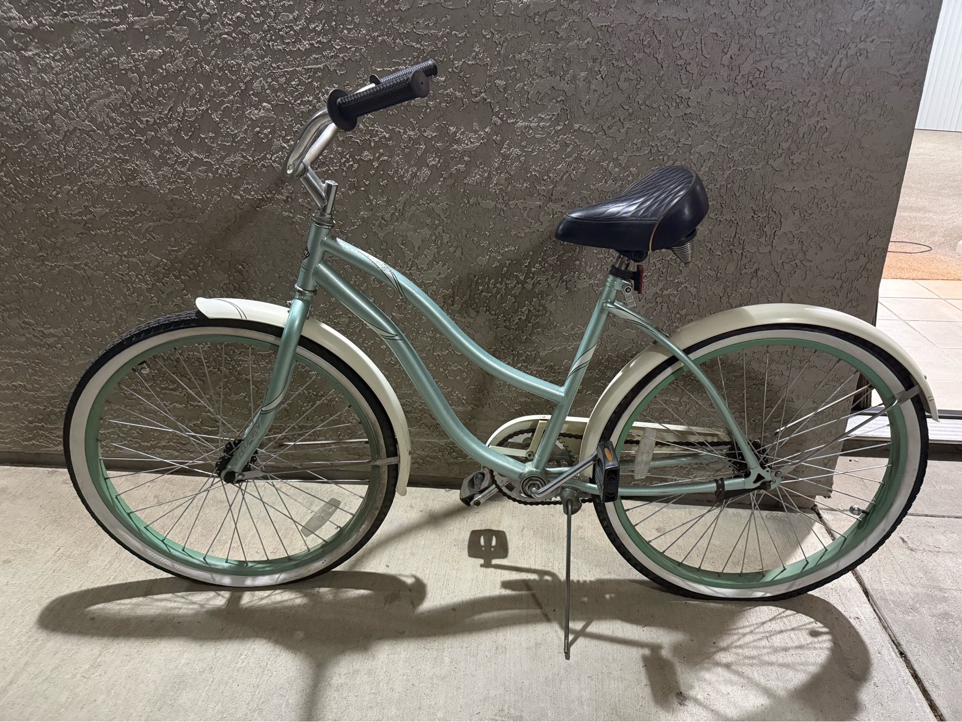 Mint Green Cruiser Bike – Needs Tune‑Up