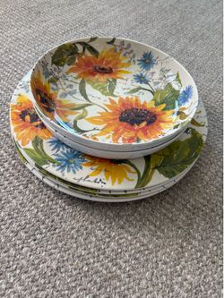 Plates-4 pcs, salad bowls- 2pcs