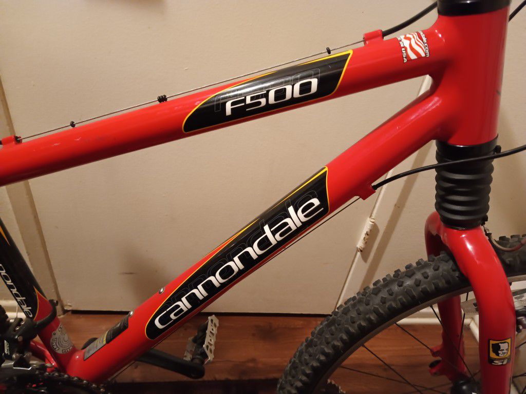 Red Cannondale F500 Mountain Bike