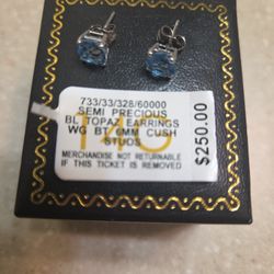 14 K White Gold Earrings.  Brand New.  Weight Is 1 Gram