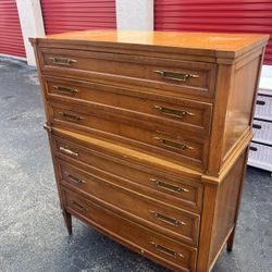 Mid-century Oakwood dresser