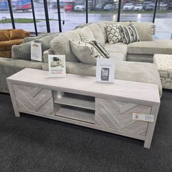 White Wood TV Stand with Chevron Doors 🚚WE DELIVER🚚