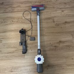 Dyson V6 Cordless Vacumme 