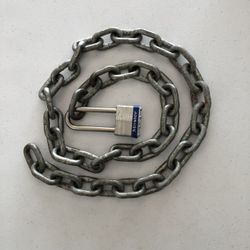 4’ Chain 1/4” Thick Need To Cut Off The Lock As There’s No Key 