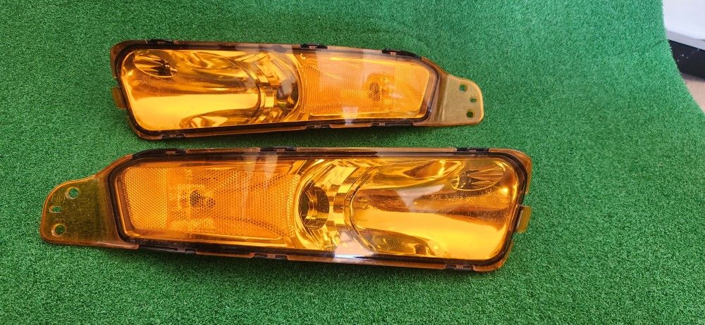 Ford Mustang '05-'09 OEM Front Turn Lights, With Bulbs
