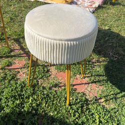 Vanity Stool With Storage: Gold With Cream Velvet 