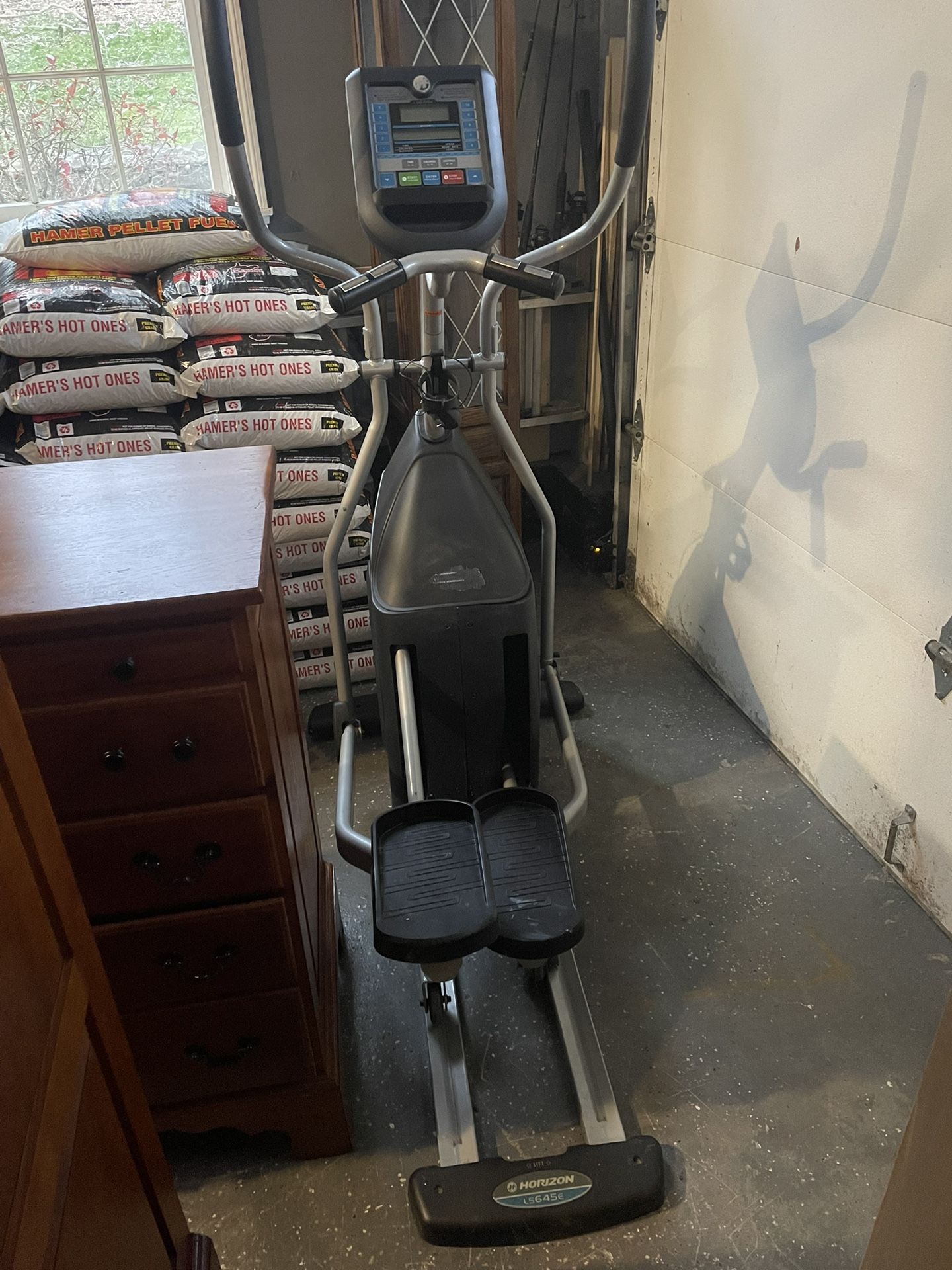 Horizon Elliptical Machine. Excellent Condition $135