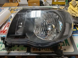 05-11 Toyota Tacoma Left Driver Side Halogen Headlight