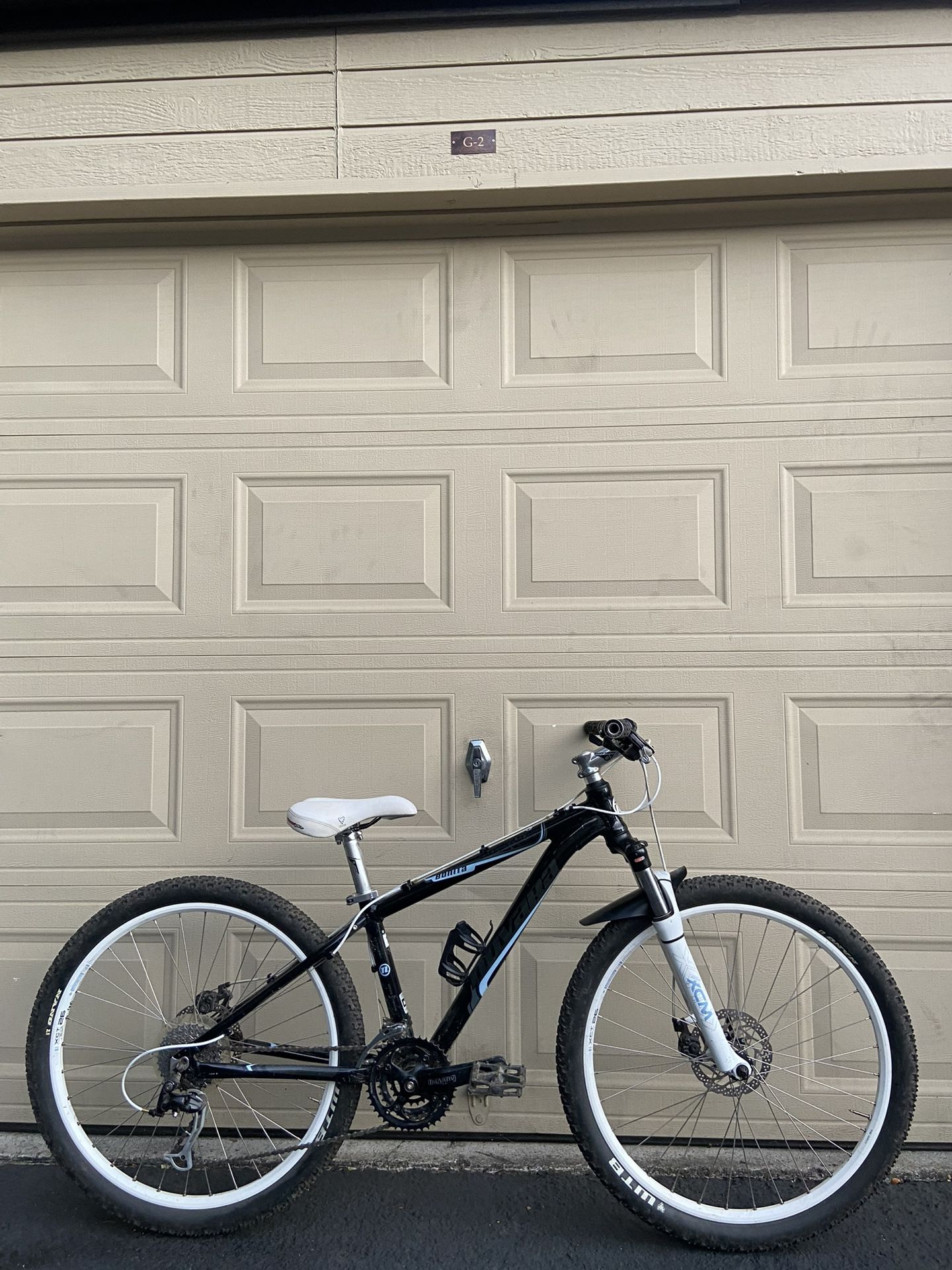 Novara Bonita Women’s Mountain Bike – 26” – XS Frame – 27-Speed – Disc Brakes Bicycle