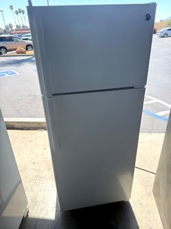 GE white apartment size refrigerator and top freezer