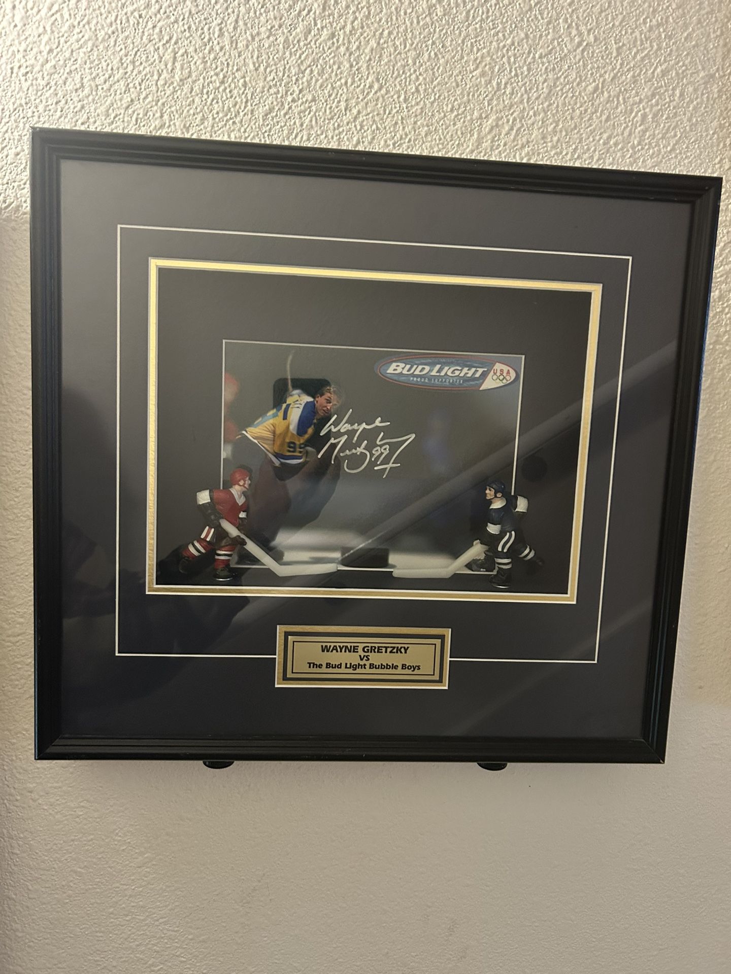 Wayne Gretzky Signed And Autographed Bud Light Bubble Boys Shadowbox Wga Authenticity