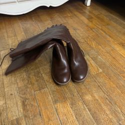 Women’s boots size 8