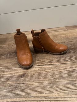 Girls shoes