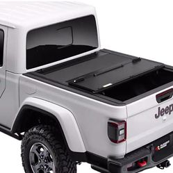Jeep Gladiator Tri-Fold Tonneau Cover