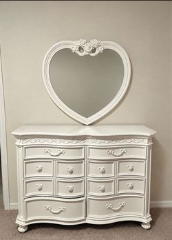 Disney Princess 8 drawer dresser and mirror