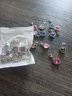 Bracelet charms different shapes and colors