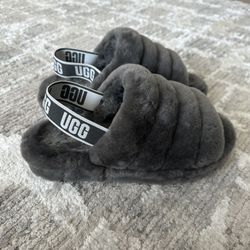 UGG FLUFF SLIDES