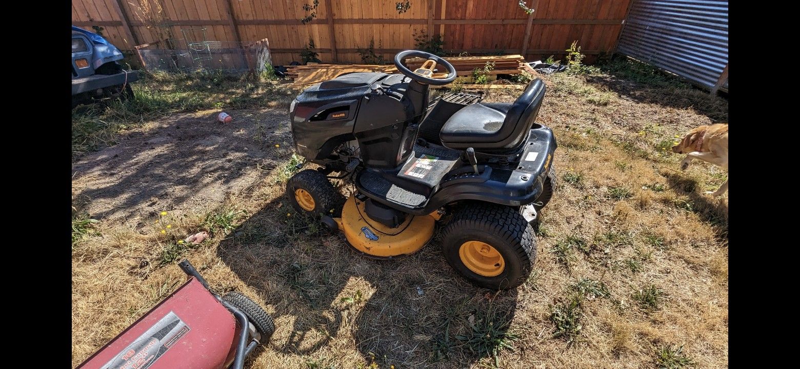 Riding Lawn Mower $950  - Brand New Battery