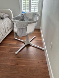 HALO BassiNest Swivel Sleeper – Cuna de cabecera  Precio: $100