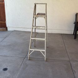 Aluminum Ladder 4steps  Little Duty  But Work Good $20.00