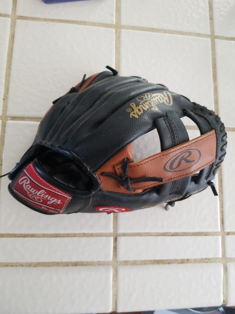 Rawlings Baseball Glove