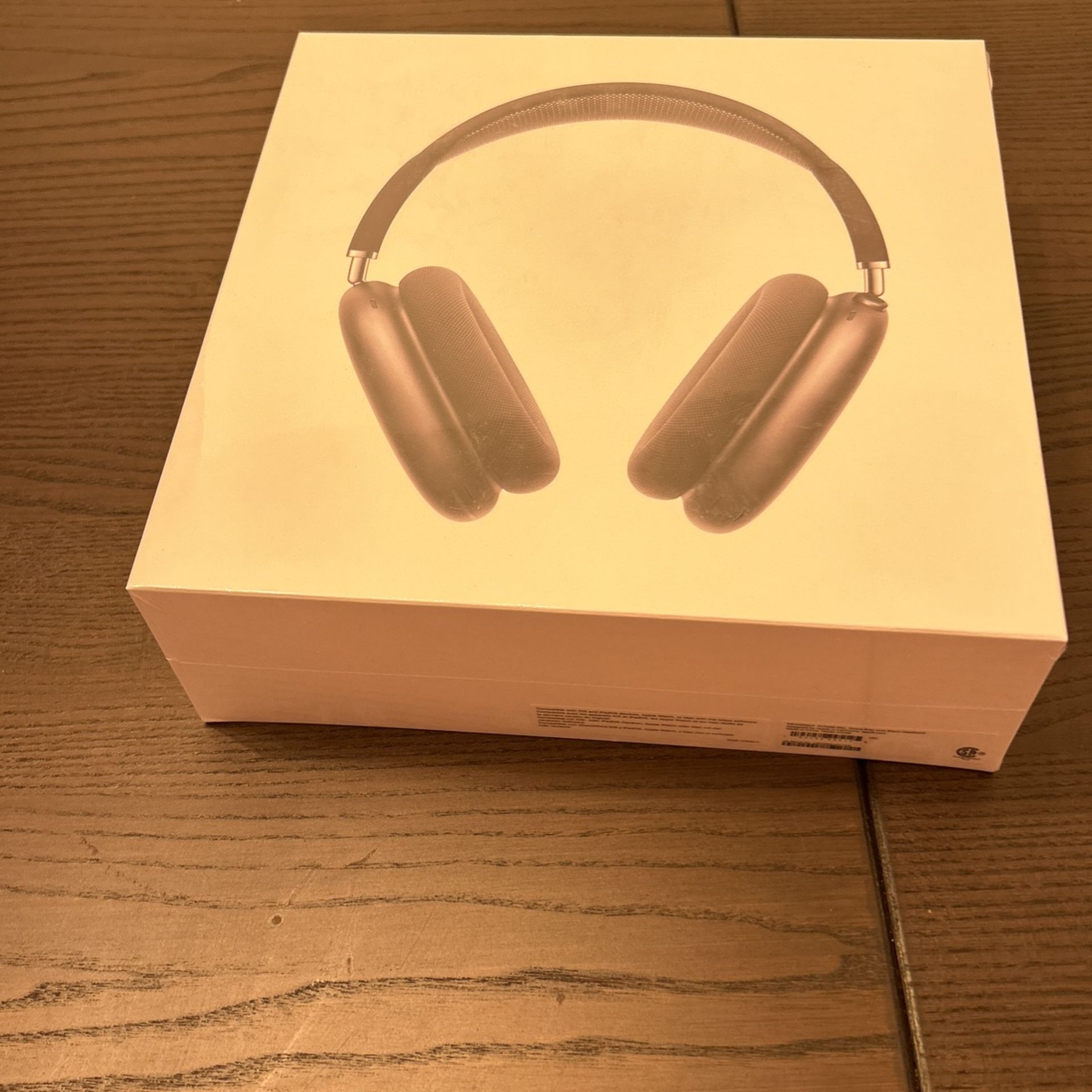 New AirPods Max with smart case