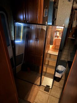 Mirrored sliding closet door
