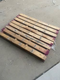 FREE Small Wooden Shipping Pallet