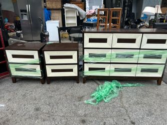 Dresser set