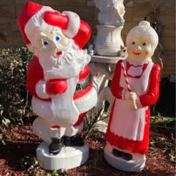 Vintage Blow Mold Mr & Mrs Santa 🎅