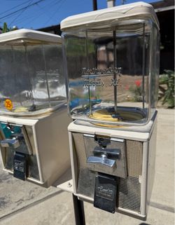 Candy dispenser machine