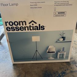 Room essentials lamp-New